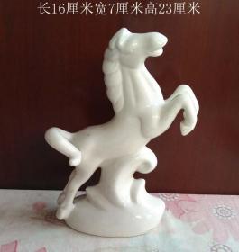 白瓷马摆件9667
