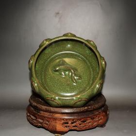 汝窑雕刻鱼纹笔洗