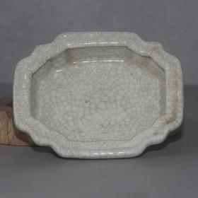 哥窑海棠形水洗