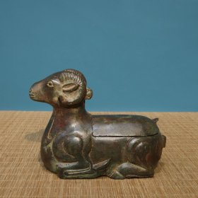 铜——卧羊觥 长19cn宽8cm高14cm 重2.6斤