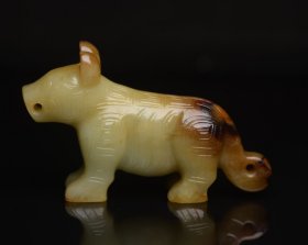 和田玉兽 规格: 7.6×4.4×1.9厘米，重 61克