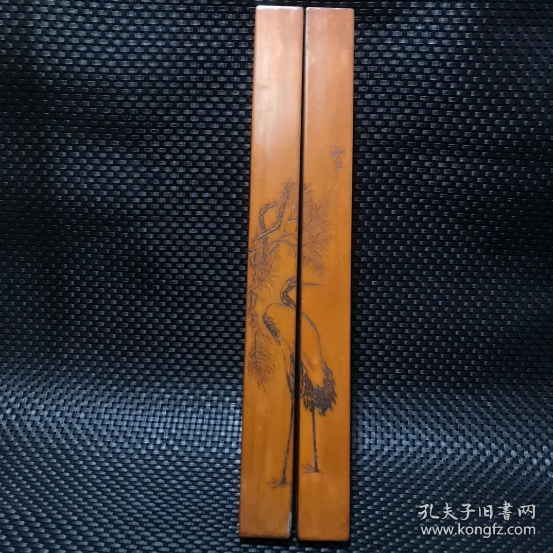 旧藏  檀木贴竹黄镇尺规格：长30cm 宽5.7cm 厚2.6cm，重562cm