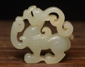 和田玉兽规格: 5.5×5.1×1.3厘米，重 50克