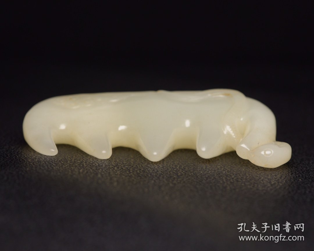 和田玉笔架
规格:8.6*3.7*1.7厘米   重 67克