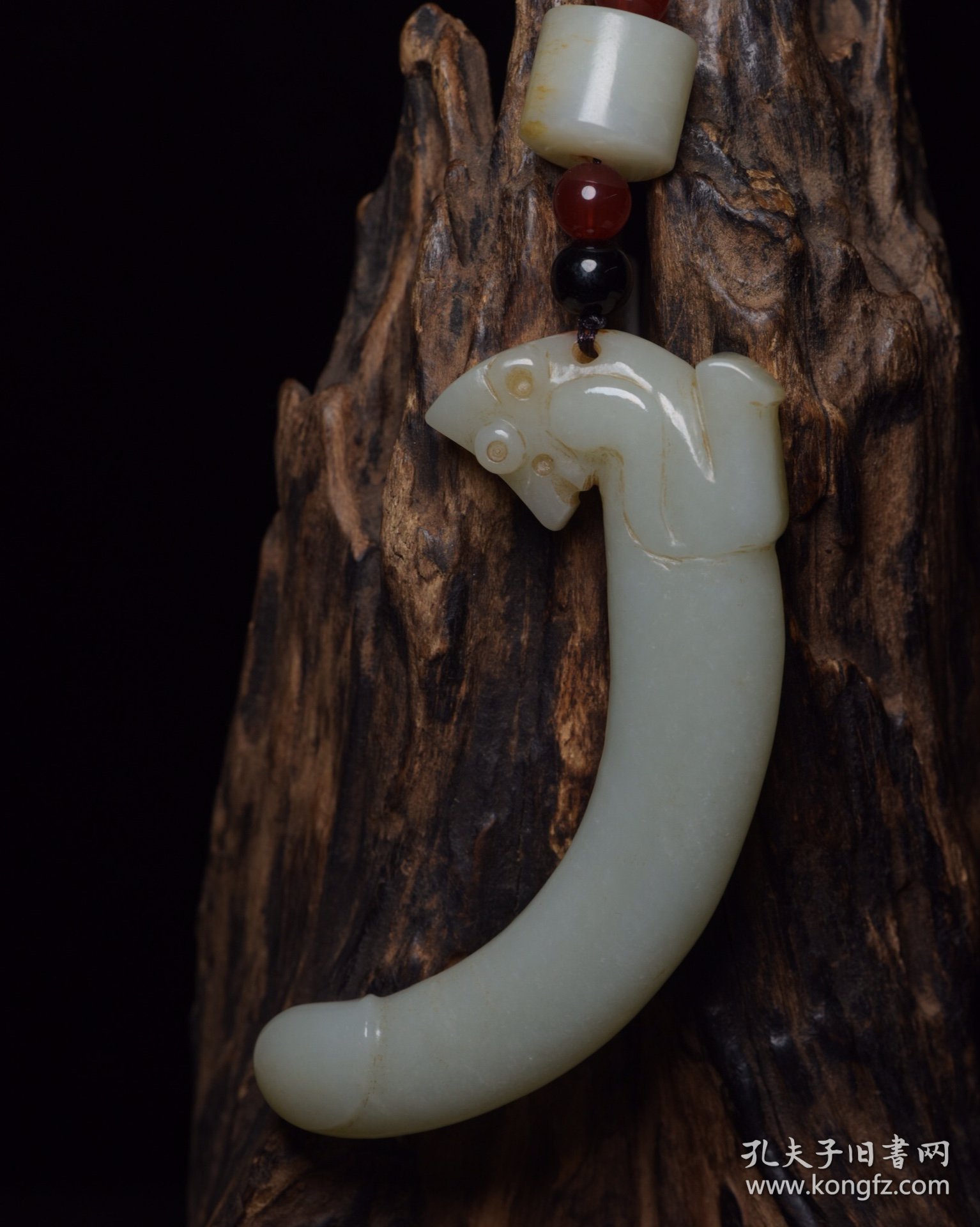 和田玉祖
规格:14*5.6*1.6厘米   重 117克