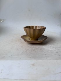 龙泉黄茶盏一套
口径10cm
高度6.3cm