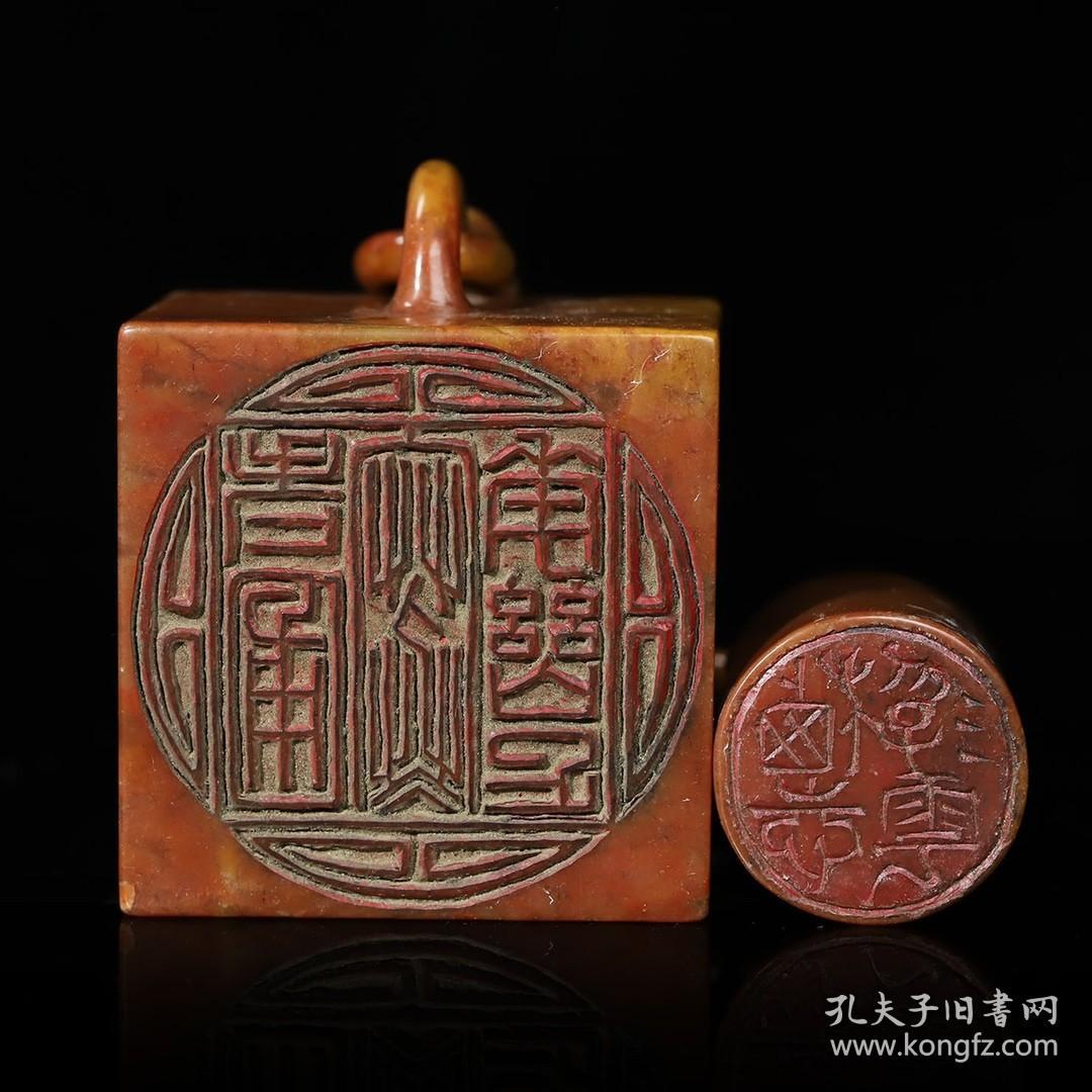 珍藏寿山石篆刻链子章中章印章，印章长5.5厘米宽5.5厘米高7.6厘米，净重445克