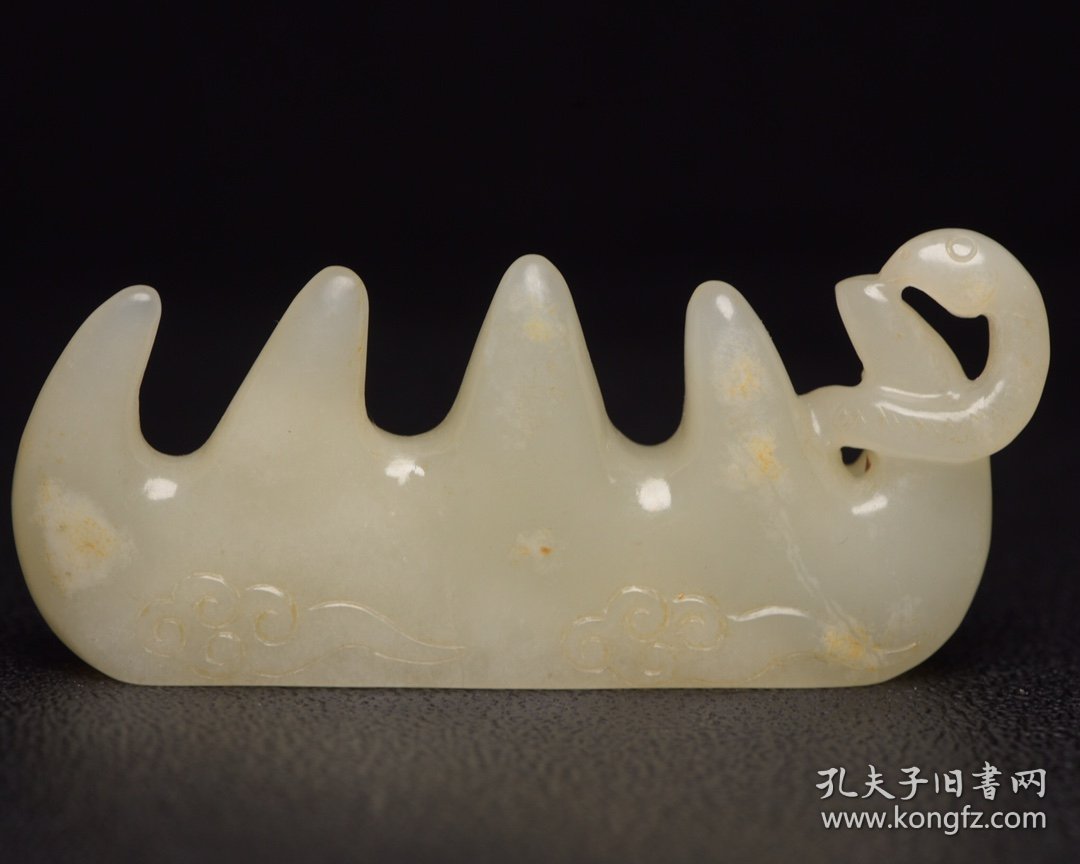 和田玉笔架
规格:8.6*3.7*1.7厘米   重 67克