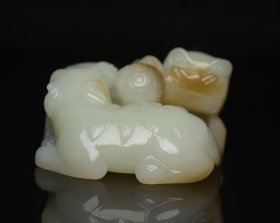 和田玉子母狮，事事如 规格: 7.1×5.8×3.3厘米，重 176克。