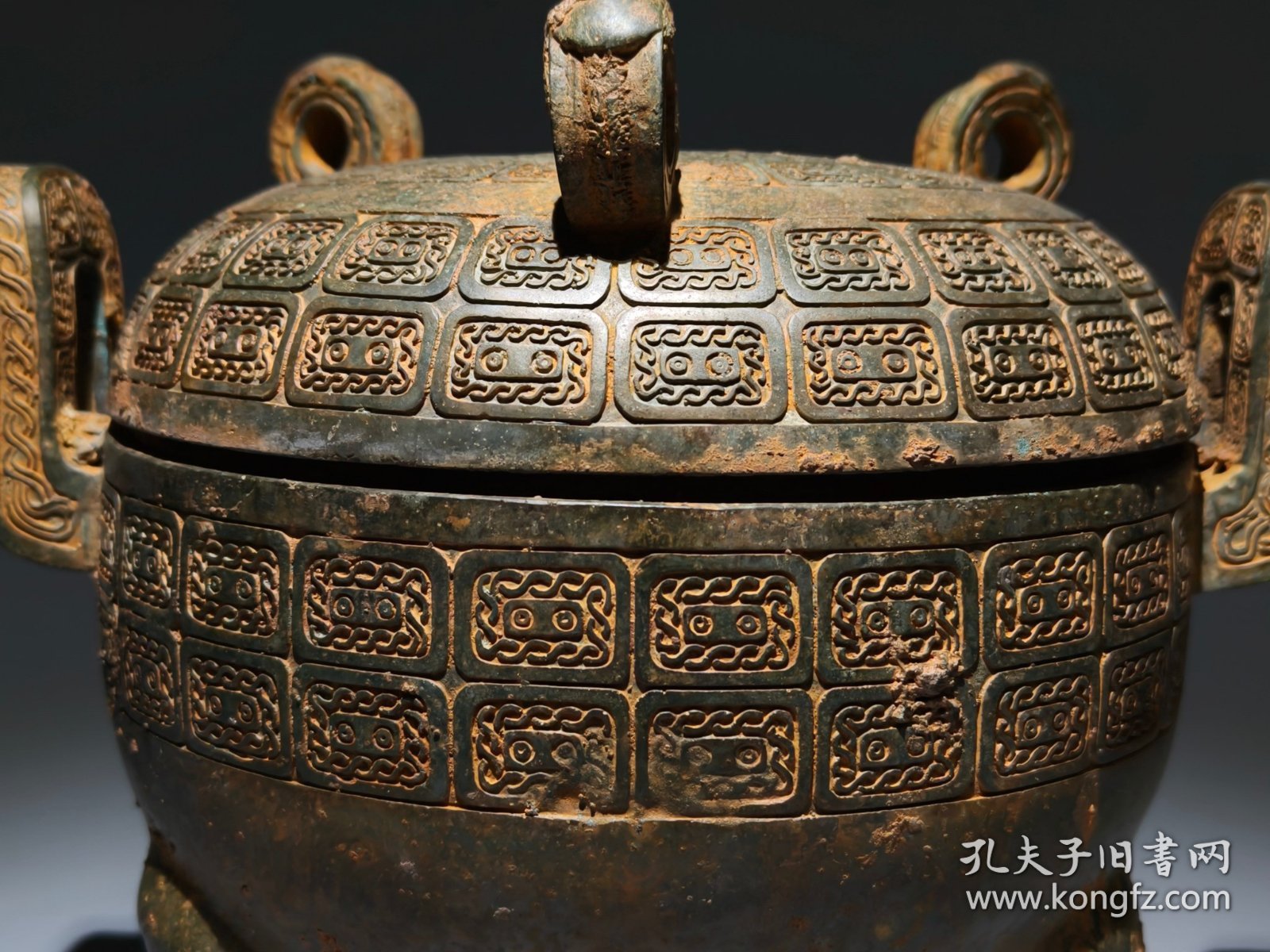 点击查看原图 战国青铜炫纹墩