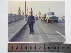 老照片【1988年，南京长江大桥上行驶的大卡车（汽车）】