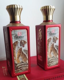 《白水杜康》-------虎年纪念酒瓶（一对）