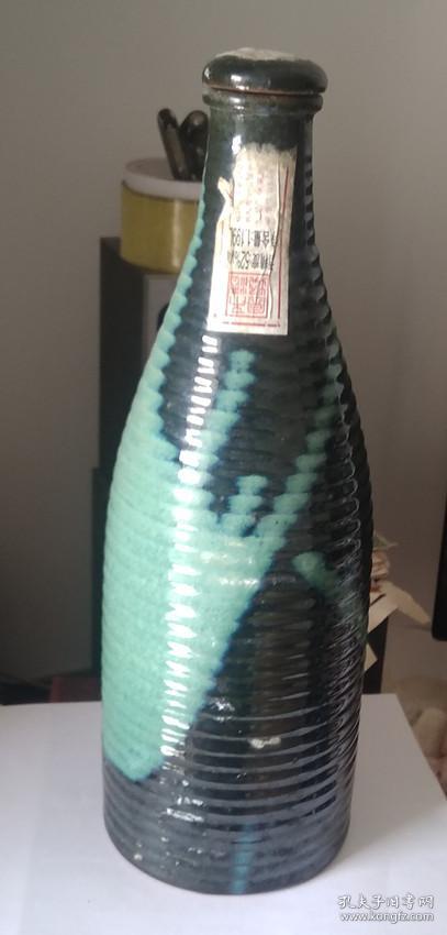 双色釉璇纹大酒瓶（1.19升）