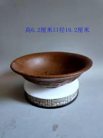 宋代官窑龙花纹瓷碗