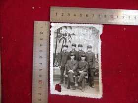 云南老照片系列，84年，共守西南保边疆，今朝分别情难忘解放军合影老照片