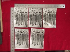 云南老照片系列，七八十年代，男女四个军人雪地合影老照片，5张合售