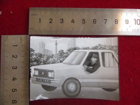 云南老照片系列，六七十年代，解放军在轿车里艺术老照片