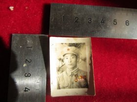 云南老照片系列，五十年代，解放军老照片，佩戴奖章，胸标：中国人民解放军