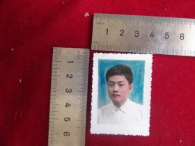 云南老照片系列，六七十年代手工上彩，穿白衬衫帅哥照片