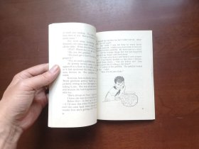 《宝葫芦的秘密》（英文版）（插图本）（全一冊），外文出版社1979年平裝32開、一版一印、私人藏書、包順丰！