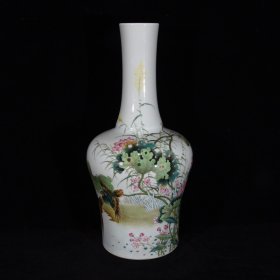 清雍正珐琅彩荷叶纹题诗摇铃瓶33×17厘米，￥4500