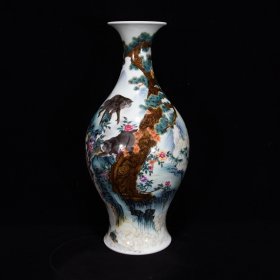 清雍正珐琅彩猴纹橄榄瓶36×17厘米，￥5700
