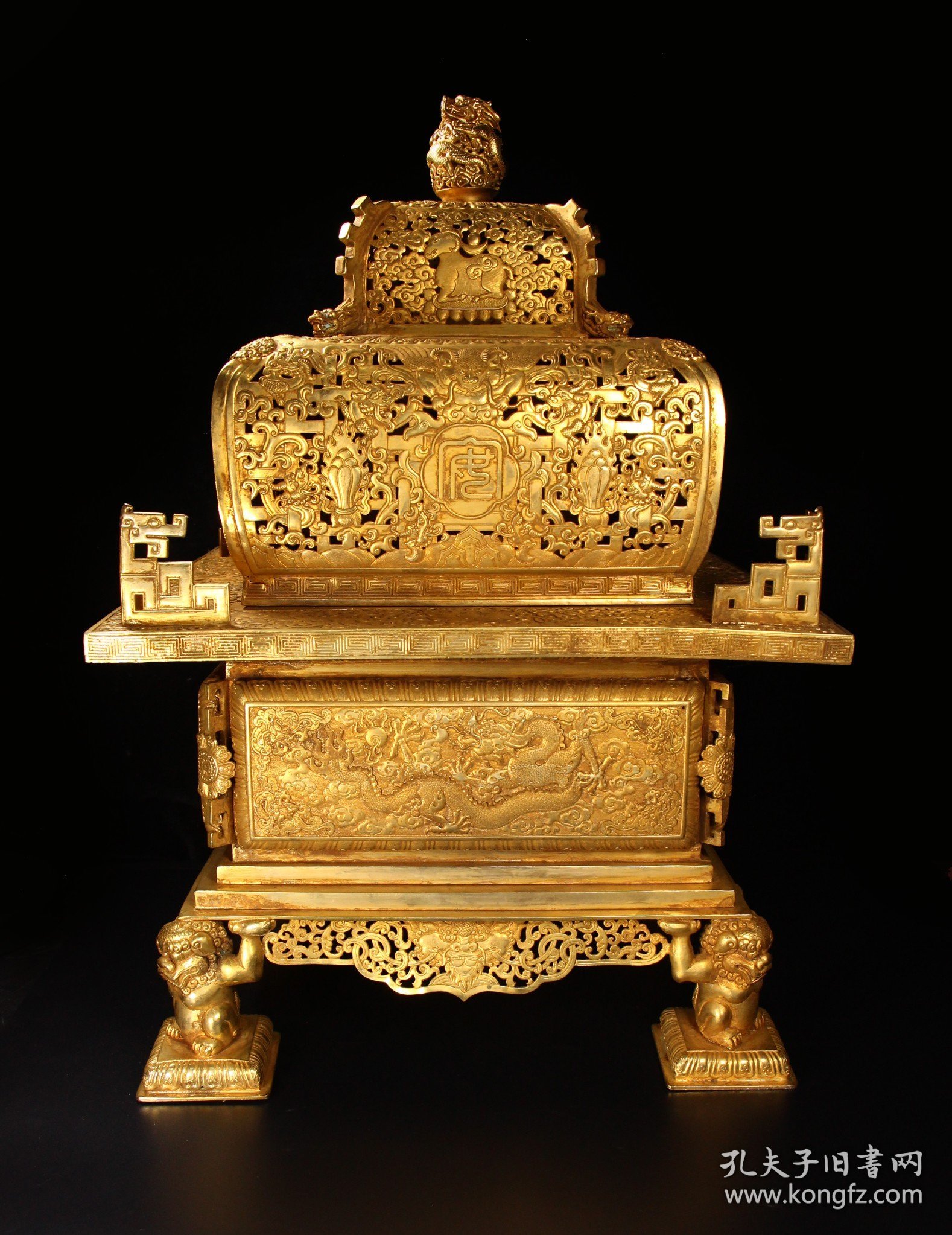 珍藏老铜鎏金手工錾刻四方炉
长宽41厘米，高60厘米，重22430克
特价5万元.