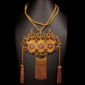 旧藏掐丝鎏金古代挂坠项链，重量：118克，长度：50cm，宽度：11cm。特价️:320元。