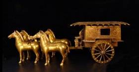 旧藏精品纯手工打造铜鎏真金马拉车一套
高29厘米，长90厘米，宽31厘米，重13170克
特价10000元.