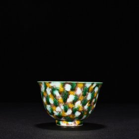 清康熙素三彩刻云龙纹杯 高5.5厘米 宽8.5厘米 975元