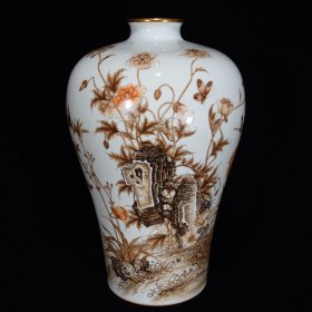 清雍正矾红花卉纹梅瓶，38×24厘米，￥6000