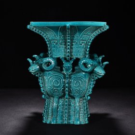 清乾隆孔雀绿釉四羊方尊 高35厘米 宽24厘米 1755元