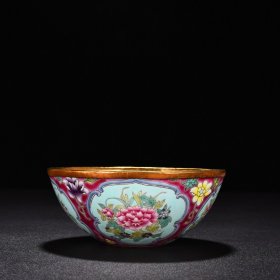 清雍正珐琅彩花卉纹錾刻鎏金卧足碗 高5厘米 宽11.5厘米 2925元