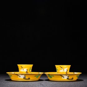 清康熙素三彩云鹤纹盏托 杯高4.8厘米 宽6.5厘米 盏高6.5厘米 宽15.5厘米 3900元