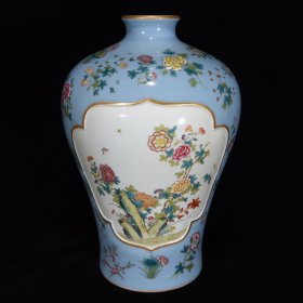 清乾隆单色釉开窗花卉纹梅瓶34×23厘米，￥5400