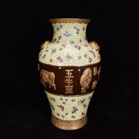 清乾隆鎏金花蝶纹五牛图双耳兽头瓶，49×29厘米，￥6750