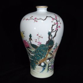 清雍正珐琅彩孔雀牡丹题诗纹梅瓶，32×22厘米，￥3600