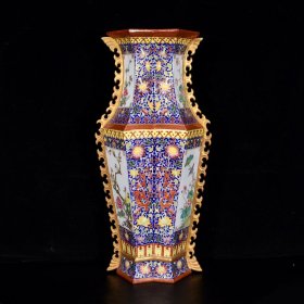 清乾隆粉彩鎏金缠枝莲纹开窗花卉纹菱形花齿瓶，46×22厘米，￥10500