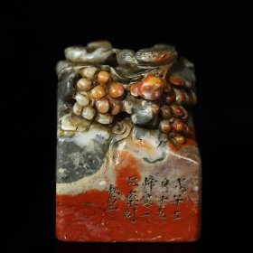 旧藏寿山石雕刻多子多福双鸟踏葡萄树印章；长5.7厘米宽5.5厘米高7.2厘米；重474克；价格720元