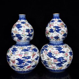 清乾隆青花粉彩花蝶纹葫芦瓶31×18厘米，￥9000一对