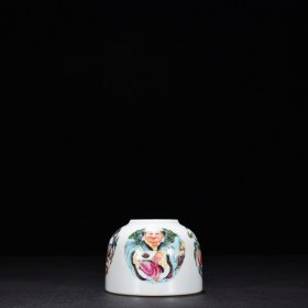 清雍正粉彩一团和气花果纹水盂 高6厘米 宽8.3厘米 1950元