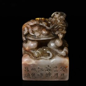 旧藏寿山石雕刻富贵尊荣蝙蝠龙龟印章；长5.5厘米宽5.4厘米高7.5厘米；重354克；价格630元