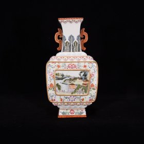 清乾隆粉彩折枝花卉纹开窗阁楼山水纹题诗纹双耳扁瓶21×11×6.5厘米，￥3900