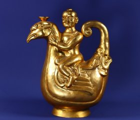 旧藏精品纯手工打造铜鎏金高浮雕錾刻童子壶
高26厘米，长20厘米，宽13厘米，重979克
特价1800元