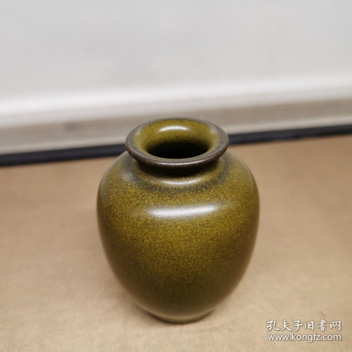 茶叶末釉瓷瓶