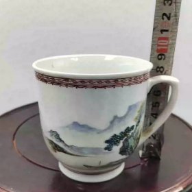 粉彩山水瓷茶杯