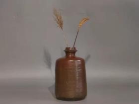 清代酱釉瓷花瓶