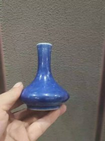 清代霁蓝釉长颈瓶