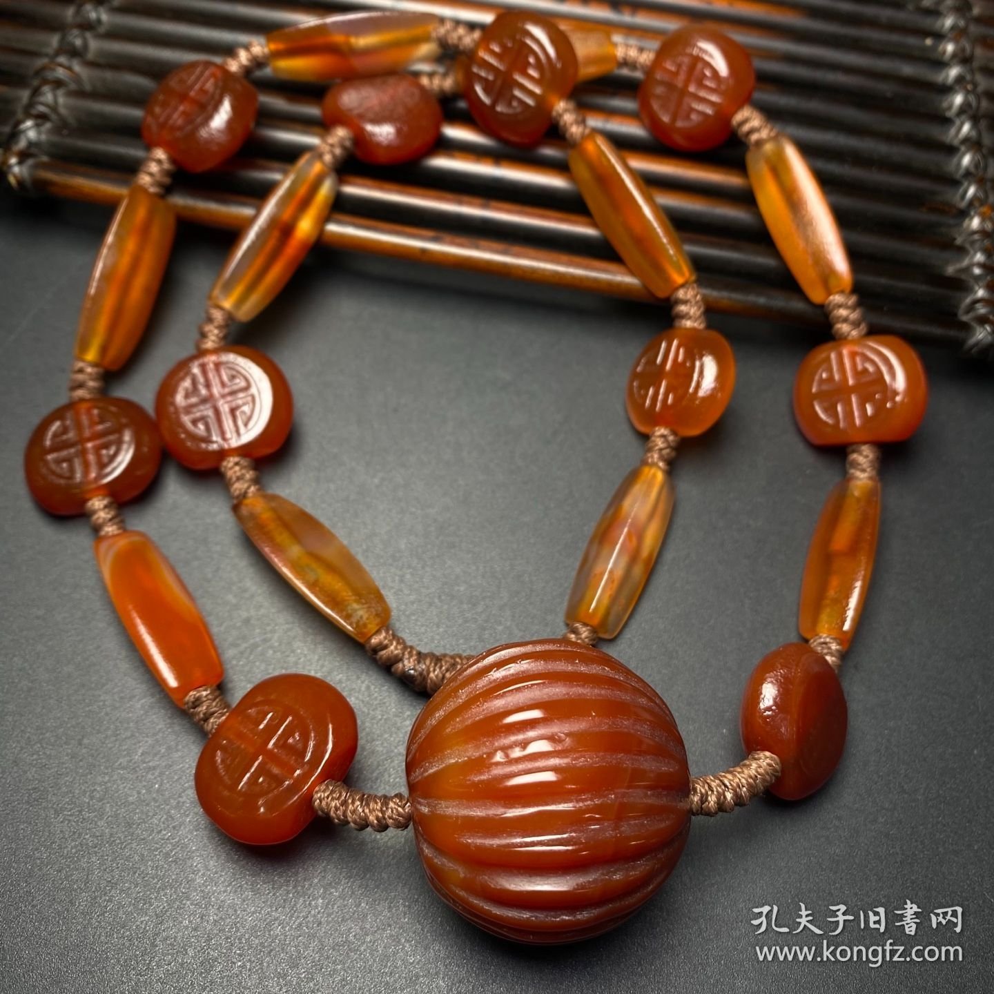 老玛瑙球搭配辽金管，玛瑙如意纹背云编制项链 尺寸：老玛瑙球直径约36毫米 背云21*17*7毫米