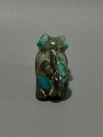 旧藏:老绿松石龙挂件手把件 沁色一流,雕刻生动,包浆厚重,收藏佳品!规格:长8cm 高3.5cm 重量64g